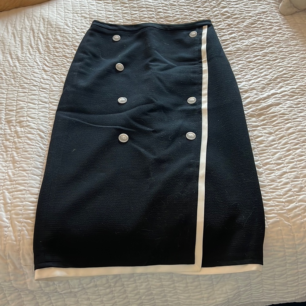 1901 size 4 Balck and white skirt